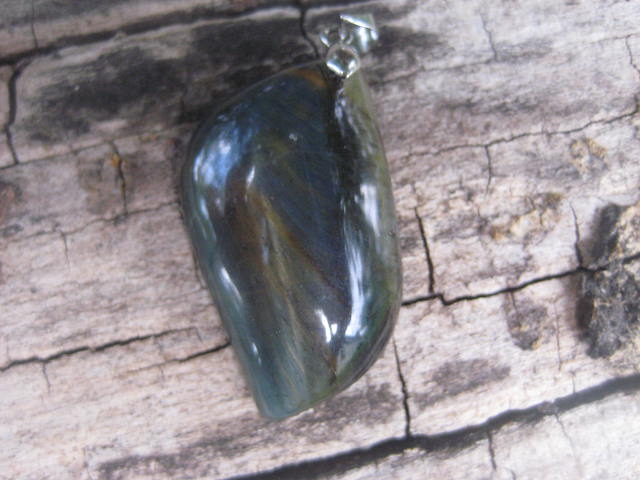 Blue Tiger Eye Pendant balancing between extemes, discernment, vitality, strength, fairness 3723